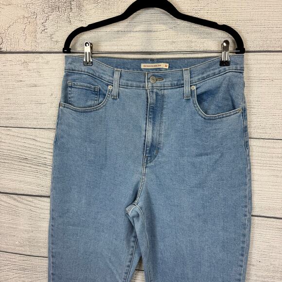 Levi's Women's High Waisted Medium Wash Mom Jeans Size 32 - Picture 2 of 8